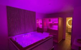 La Suite Bali Jacuzzi,Sauna,Netflix,Disney